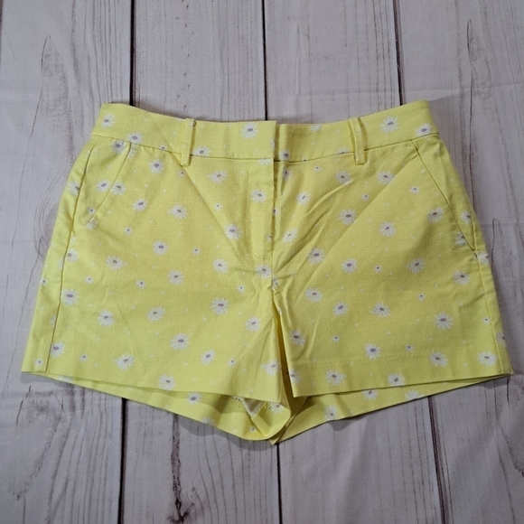 LOFT The Riviera Short Yellow With Flowers Size 8P - Picture 1 of 12